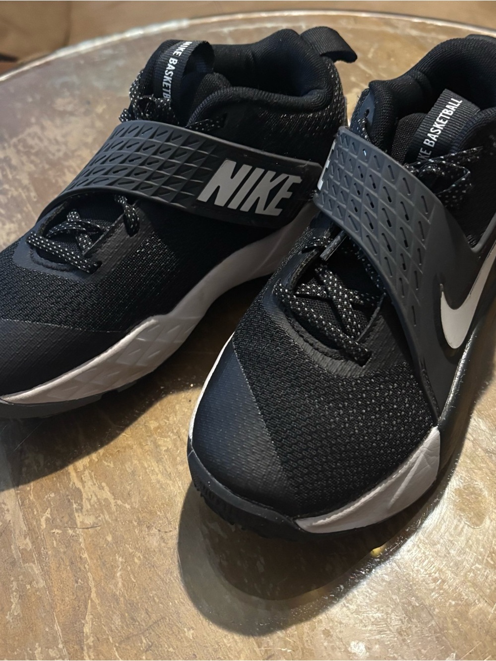 Nike Team Hustle D8 Kids Basketball Shoes-Size 3